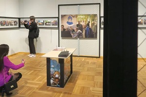 Самая закрытая выставка: как искусство и фотография показывают жизнь интернатов